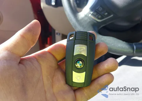 2013 BMW X1 xDrive28I z USA, uszkodzony, nr VIN WBAVL1C5XDVR86282